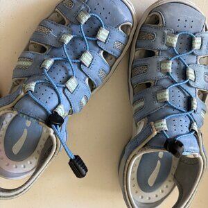 EUC Amphibious hiking shoe for women Size 8W